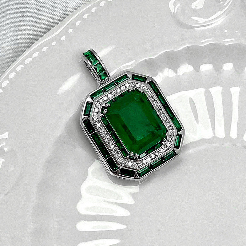 COLLIER ÉMERAUDE ÉNIGMATIQUE