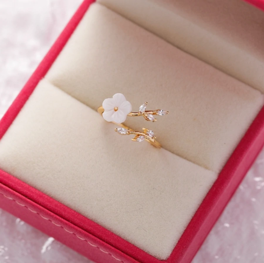 Bague fleur de cristal blanc