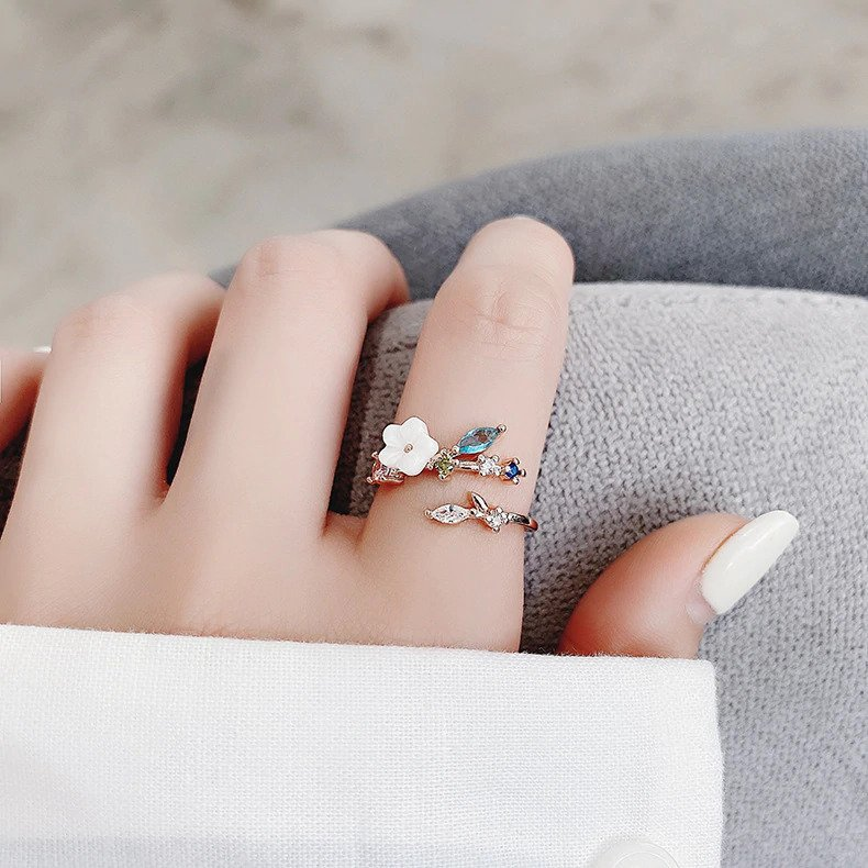 Bague fleur de cristal blanc