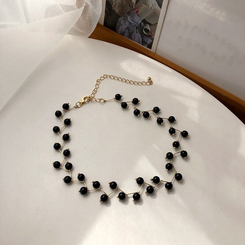 Collier ras de cou en dentelle et perles