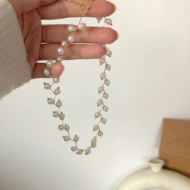 Collier ras de cou en dentelle et perles