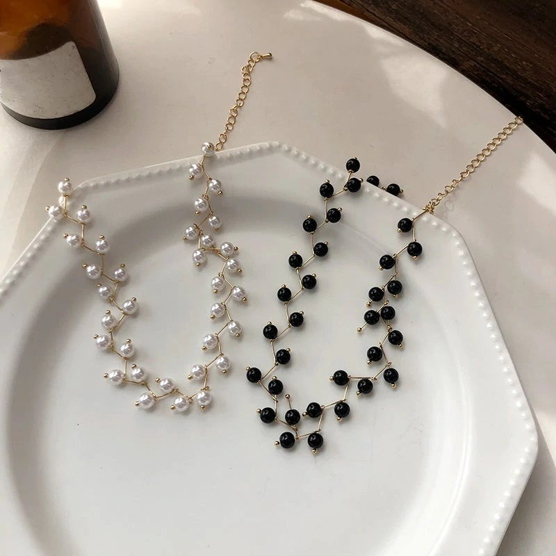 Collier ras de cou en dentelle et perles