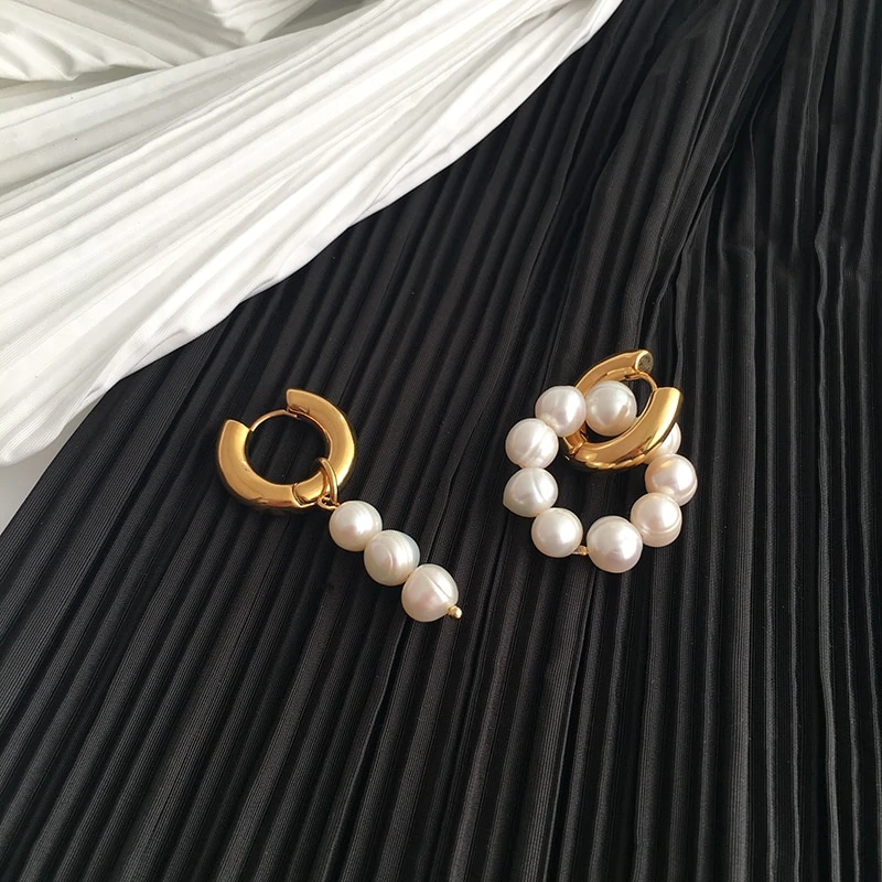 Boucles d'oreilles pendantes asymétriques en perles