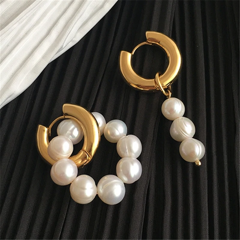Boucles d'oreilles pendantes asymétriques en perles