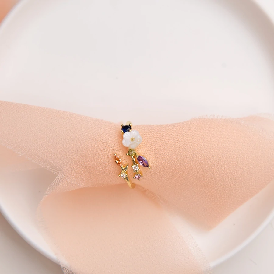 Bague fleur de cristal blanc