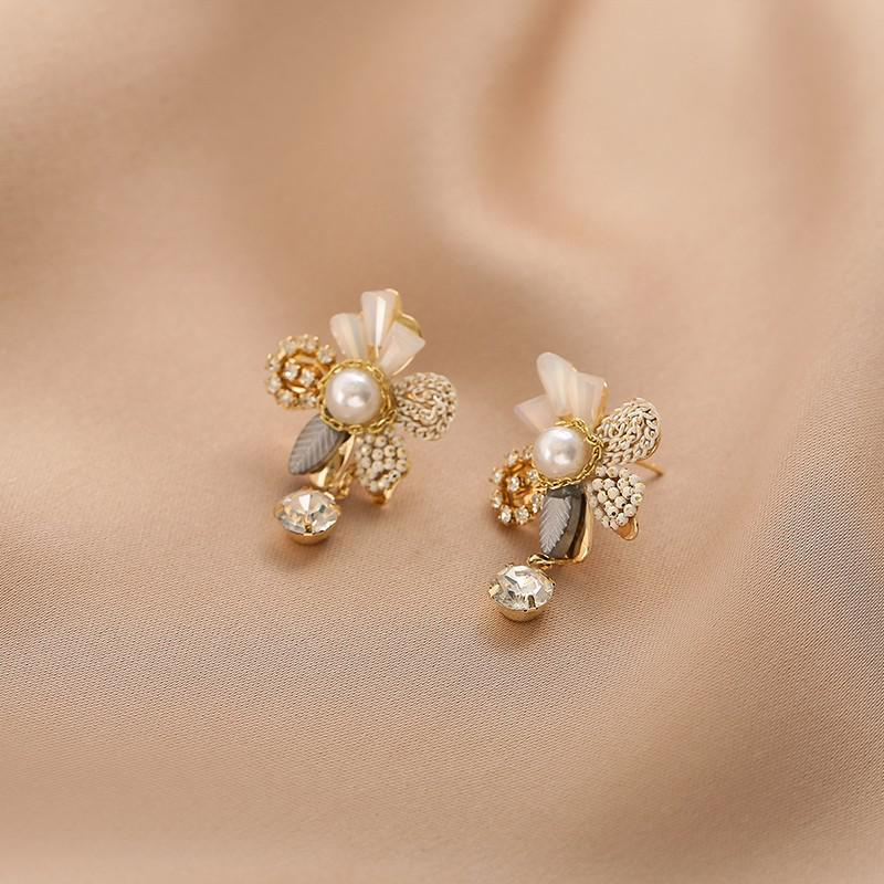Boucles D'oreilles Fleur De Perle & Pompon Cristal