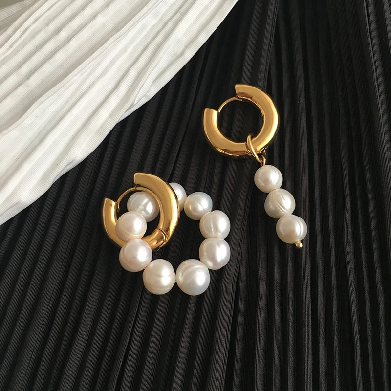 Boucles d'oreilles pendantes asymétriques en perles
